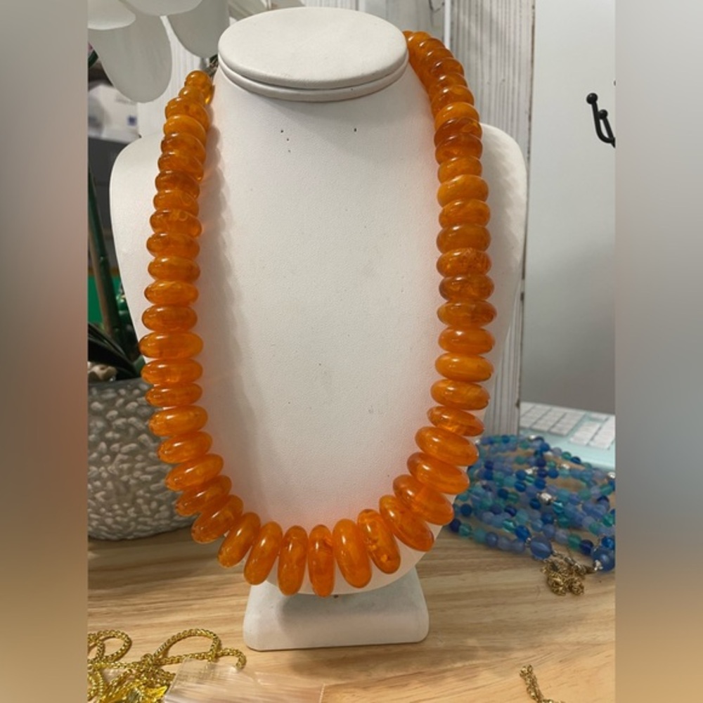 SHIVE STATEMENT NECKLACE